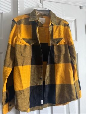 American Eagle Outfitters Yellow and Black Buffalo Plaid Button-Down Shirt